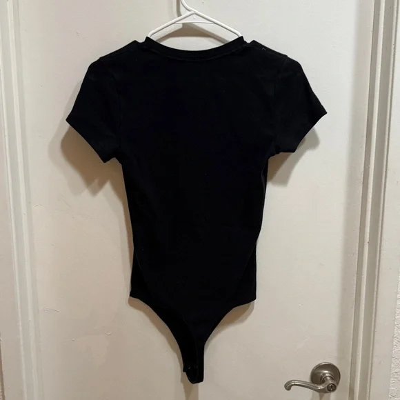 Abercrombie & Fitch Black Buttoned Tee - Picture 3 of 5